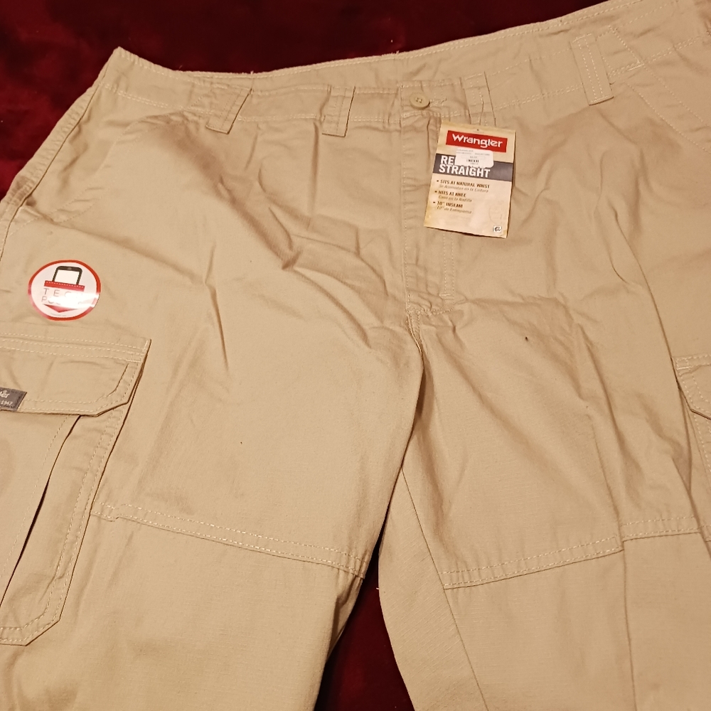 mens wrangler cargo shorts size 44